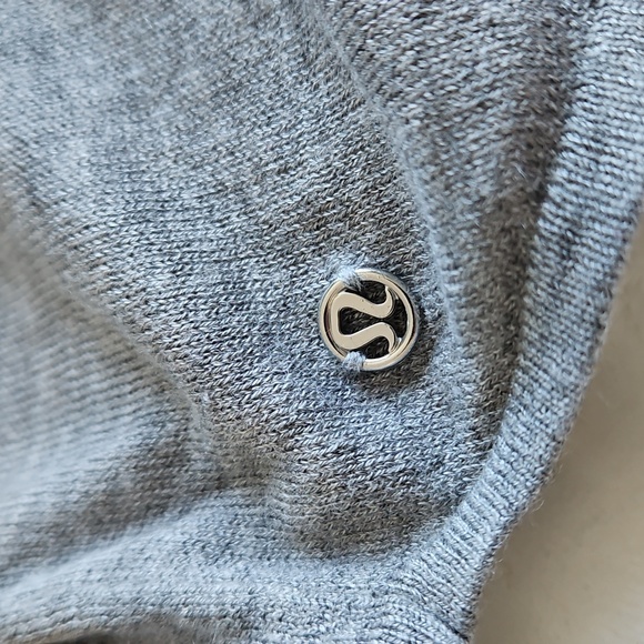 Lululemon Yin Time Long Sleeve, Size 2 - Picture 6 of 13